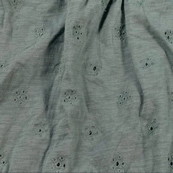 Streetwear Society size small light green short sleeve crop top, flower design - Picture 5 of 12